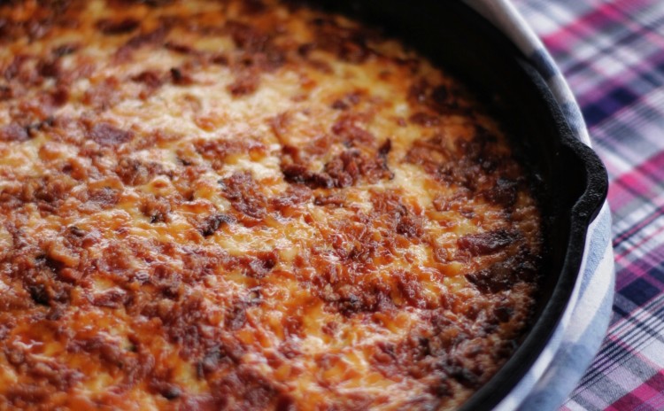 Batatas gratinadas com queijo e bacon