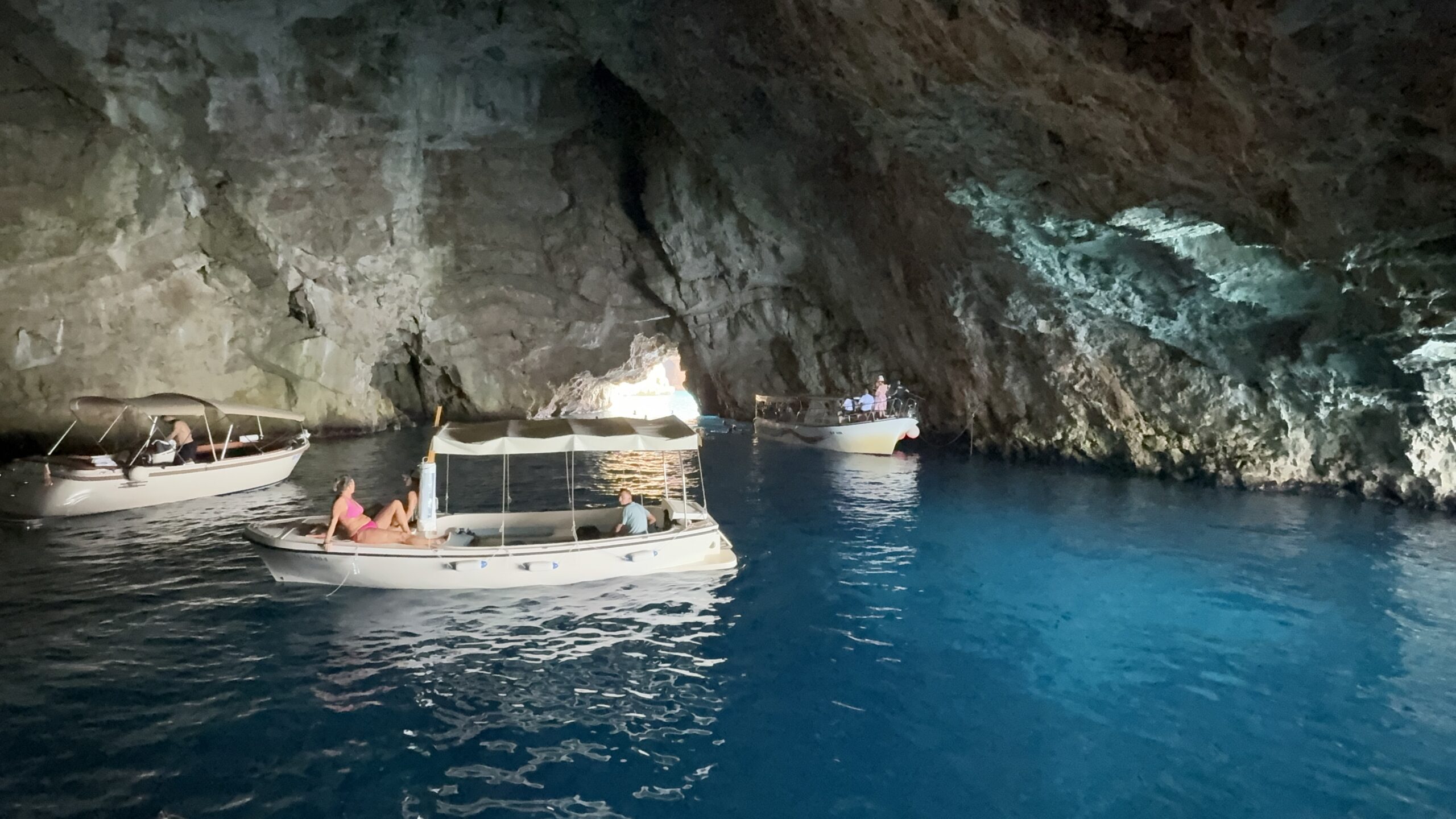 Passeio de barco em Montenegro: história, natureza e 1 dia inteiro no mar 2 passeio de barco em Montenegro baia de kotor igalo